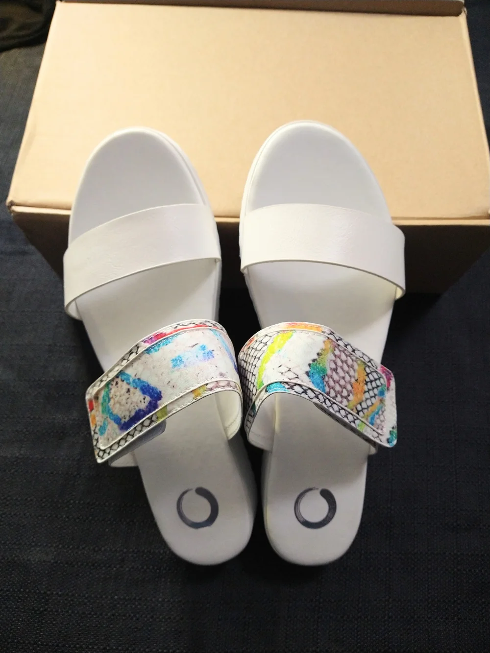 Journee Collection Fennie White Sandals Multicolor Snakeskin Accent Sz 9 Women